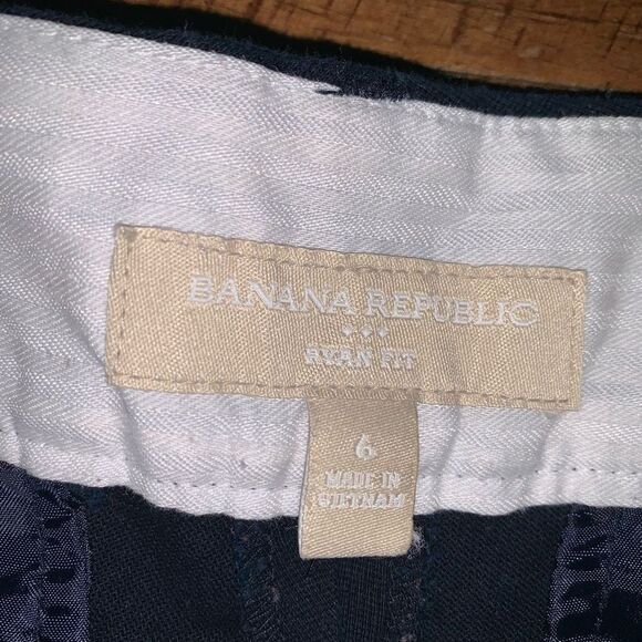 Banana Republic Ryan black flat front preppy normcore 6 shorts - Picture 2 of 3